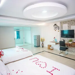Hotel H79 **